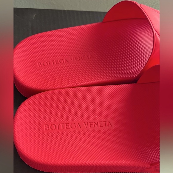 BOTTEGA VENETA The Slider Intrecciato Weave Tomato Red Rubber Men Sandals EU 43 main image 4